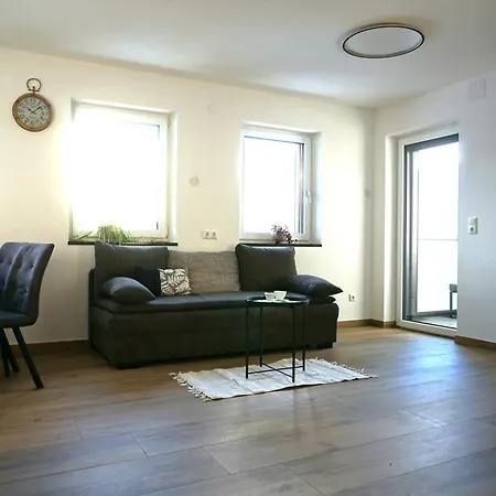 Bella Vista Apartment *